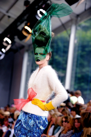 Illustration for article titled Dior Shows Crazy Gardener Couture